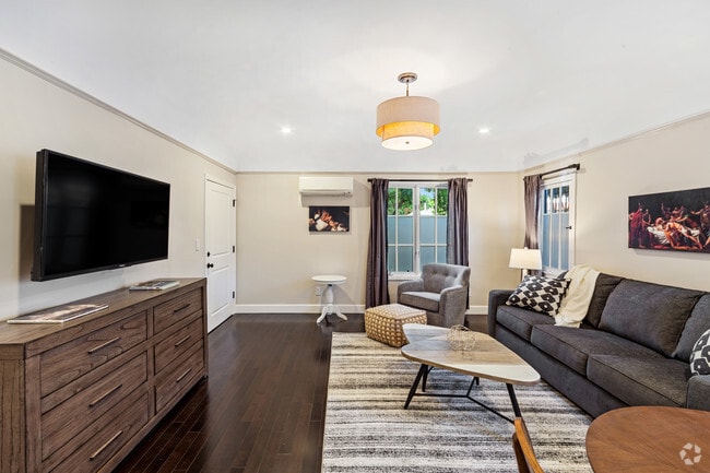 Building Photo - 1120 Poinsettia Dr Unit Lower Rental