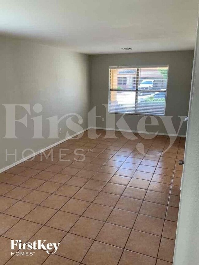 Photo - 12922 W Holly St