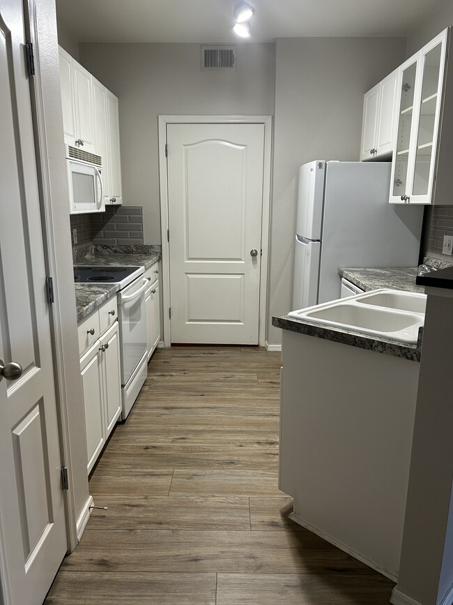 Photo - 1701 E Colter St Unit 143