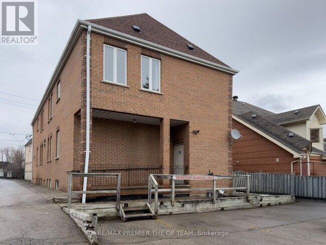 Photo - 2311 Major MacKenzie Dr. Unit 4