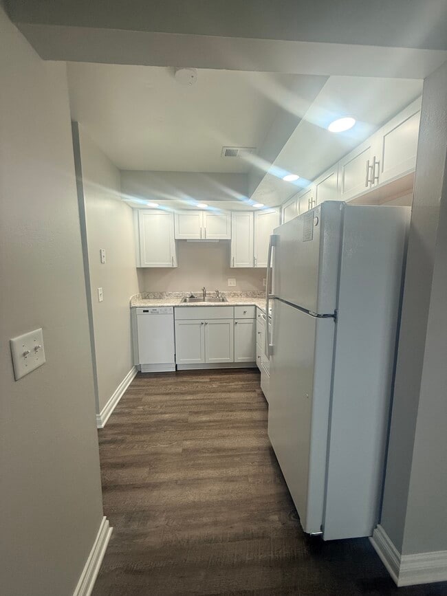 Photo - Lake View Shores Apartments