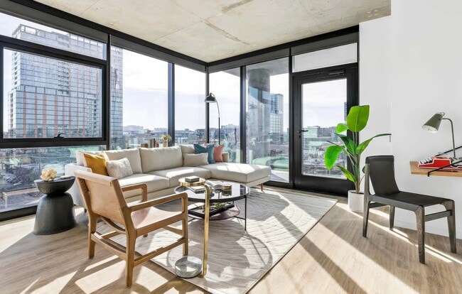 217 N Elizabeth St Unit 1608