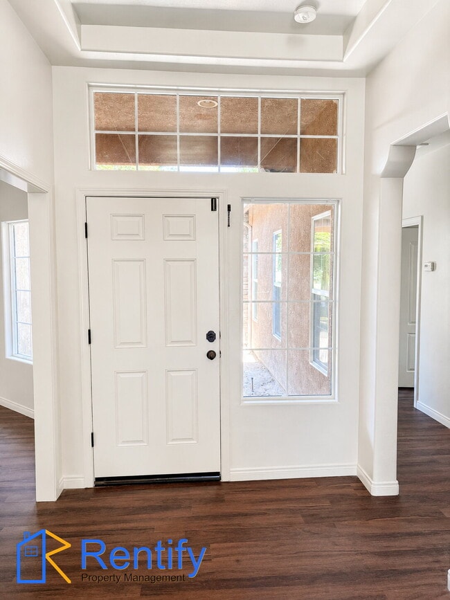 Photo - 4 bed, 2.5 bath home in NW Bakersfield - Gardener included