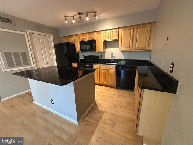 Photo - 3306 Wyndham Cir Unidad 229