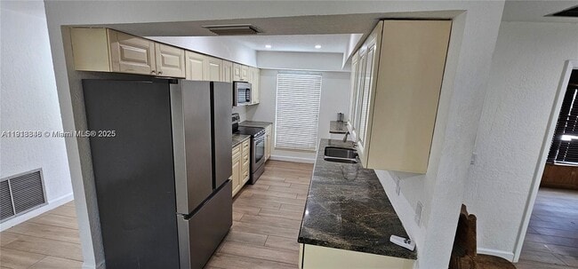 Photo - 2425 Mohawk Ave