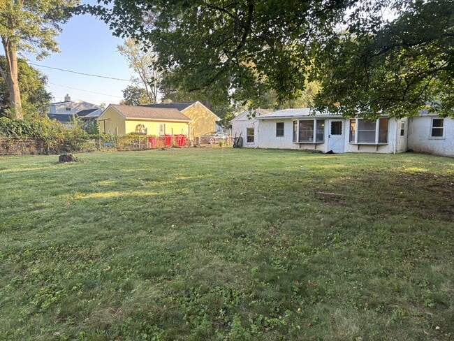 Photo - 1043 Thrush Ln