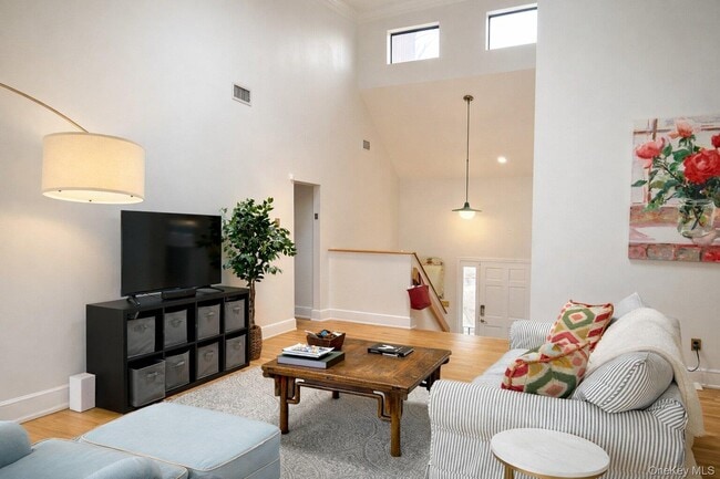 Photo - 194 Westchester Ave