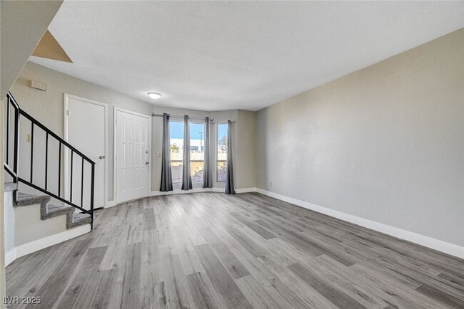 Photo - 527 Kristin Ln