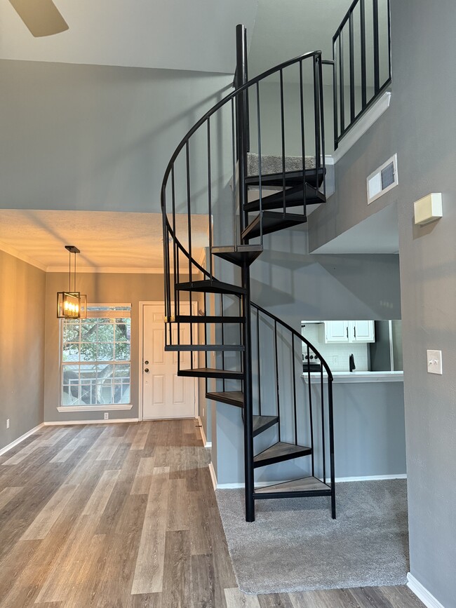 Building Photo - 7151 Gaston Ave Rental