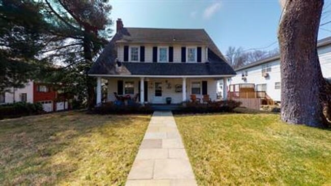 Building Photo - 2 Bedroom 2.5 Bath Townhouse