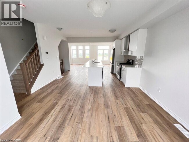 Photo - 290 Equestrian Way