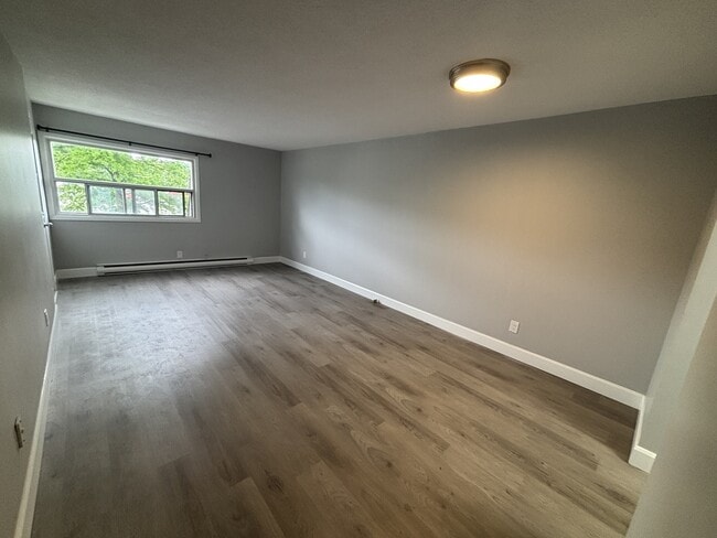 Building Photo - 457 Albert St Unit 15