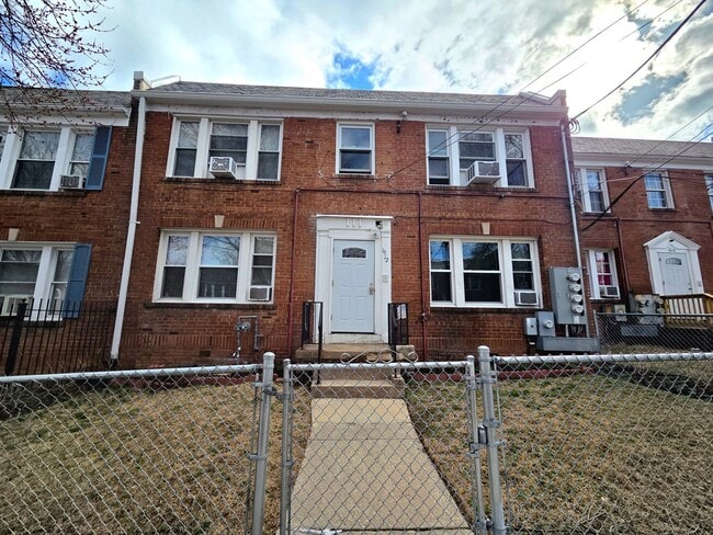 Newly Renovated 1 BR + Den/1 BA Apartment ... - Newly Renovated 1 BR + Den/1 BA Apartment ... Unit ( 2)