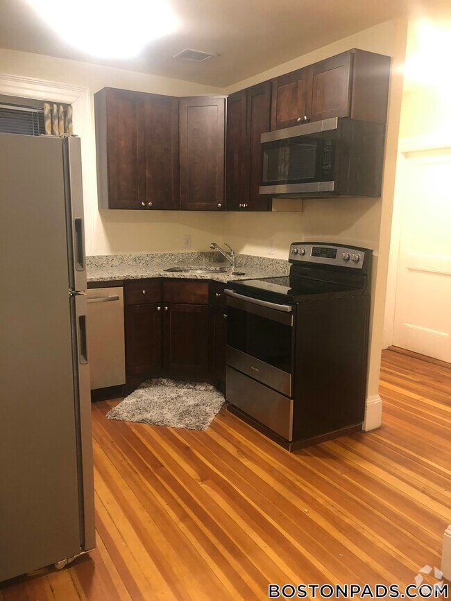Building Photo - 1463 Beacon St Rental