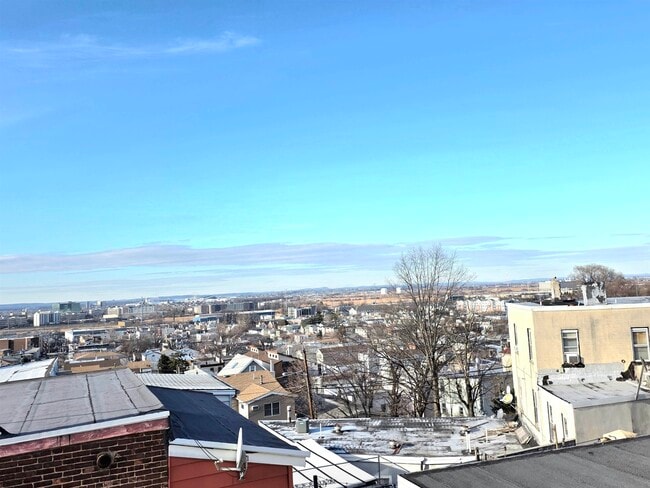 Building Photo - 1202 Hillside Pl Unit 1