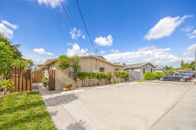 Photo - 2468 NW 21st St Unit 2