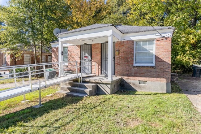 Photo - 1677 Echles St