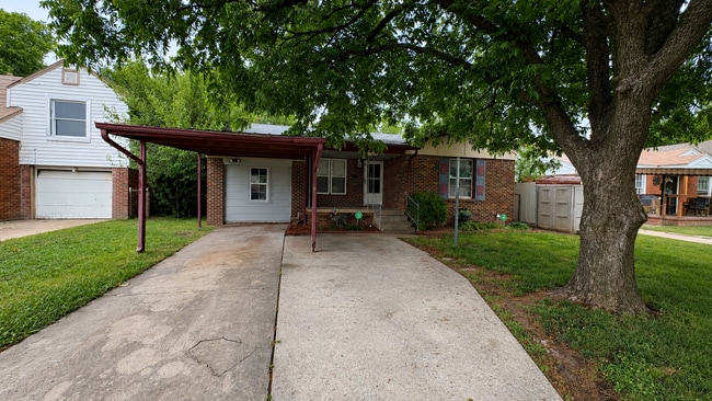 Building Photo - 733 SW 47th St