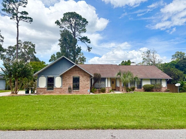 Building Photo - Pool Home in Desired SE Ocala