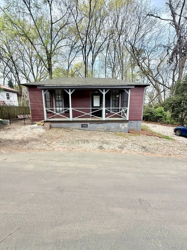 Building Photo - Updated Rare Normaltown Find