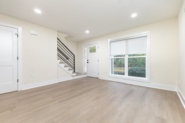 Photo - 109 S Church St Unidad B