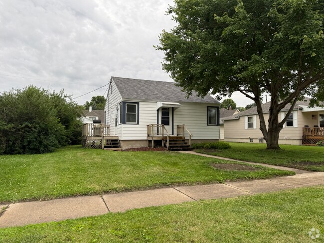 Building Photo - 817 E Water St Rental