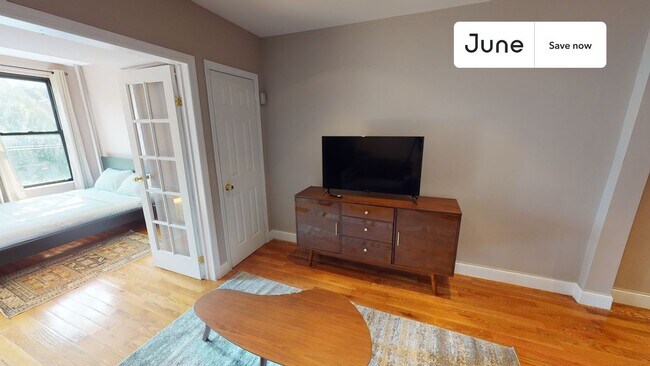 Photo - 715 E 5th St Unit 3B