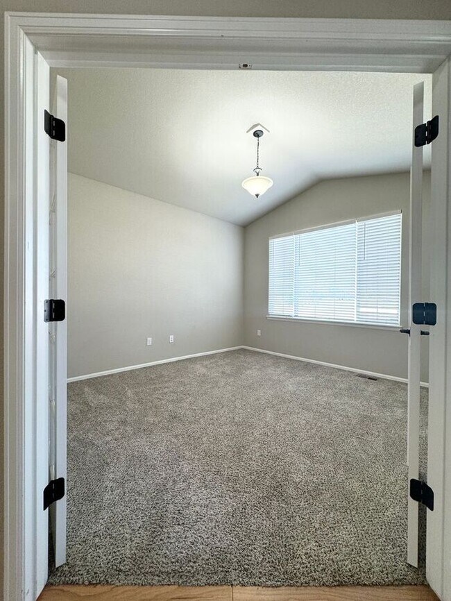 Photo - Gorgeous 4 bed 2.5 bath House With Mountai...