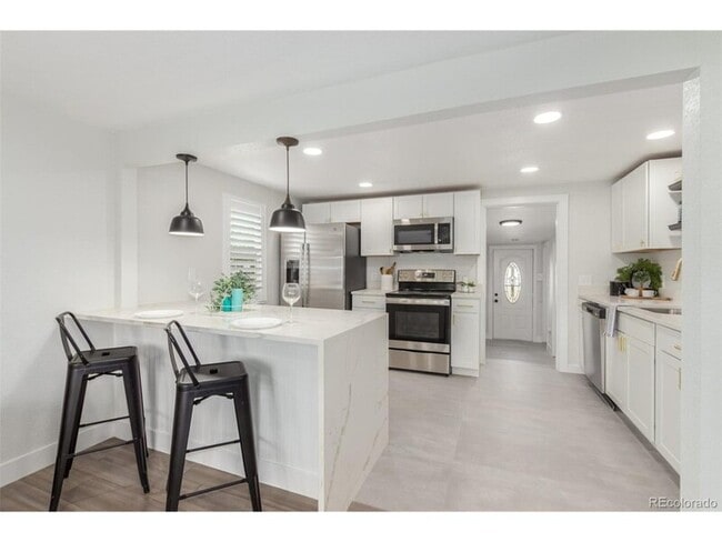 Photo - 760 Stuart St