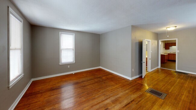 Photo - 117 E Morgan St