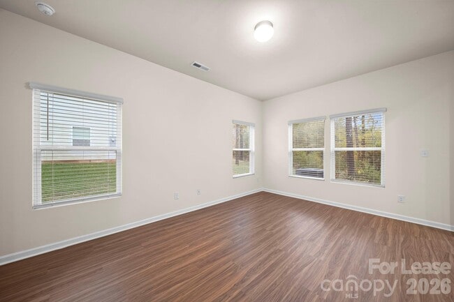 Photo - 711 Lackey St