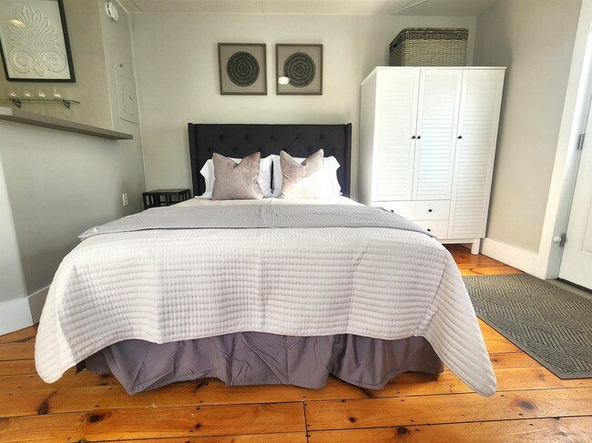 Photo - 792 Grove St Unit 1