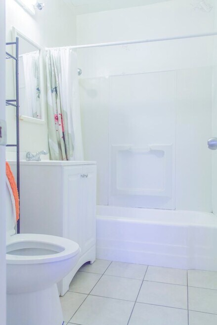1637 Berkeley St Unit Single Room 1 - 1