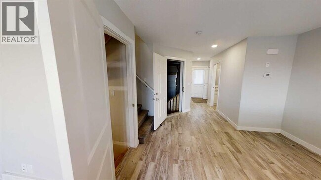 Photo - 9520-9113 113 Ave