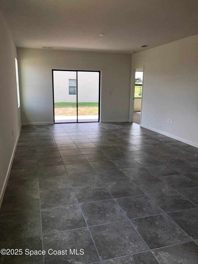 Photo - 857 Old Country SE Rd