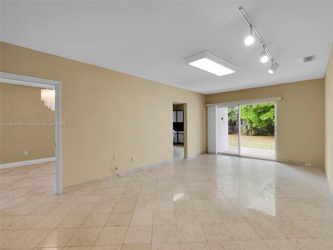 Photo - 1109 Biarritz Dr