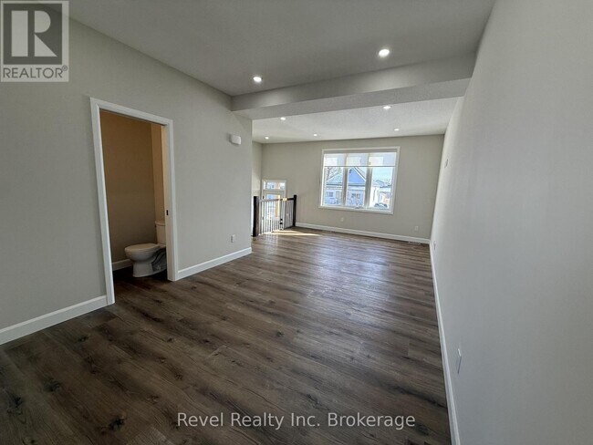 Photo - 675 Princess St