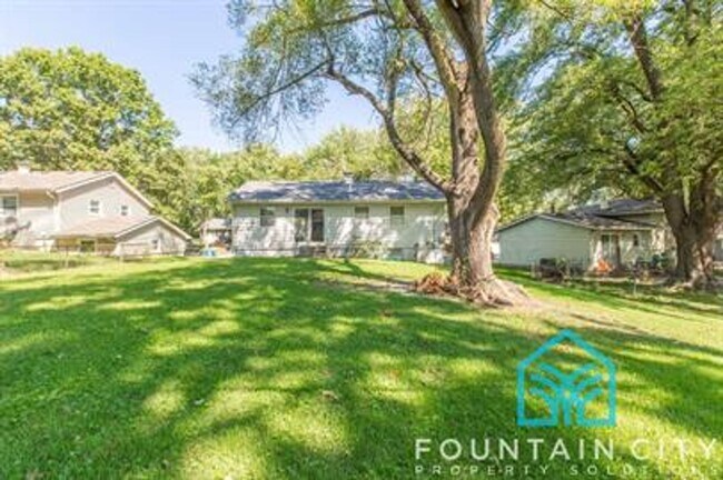 Photo - 405 Hooke Ave