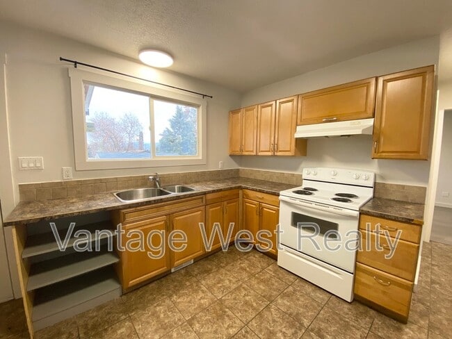 Photo - 630-D Belgo Rd