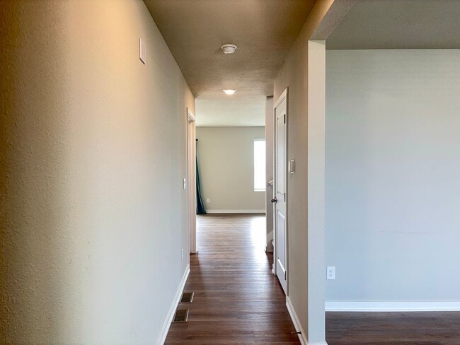 Photo - 1619 Port Royal Dr – 4 Bed/2.5 Bath in Belterra (Papillion) | Open Concept, Fireplace, Walk-In Pa...