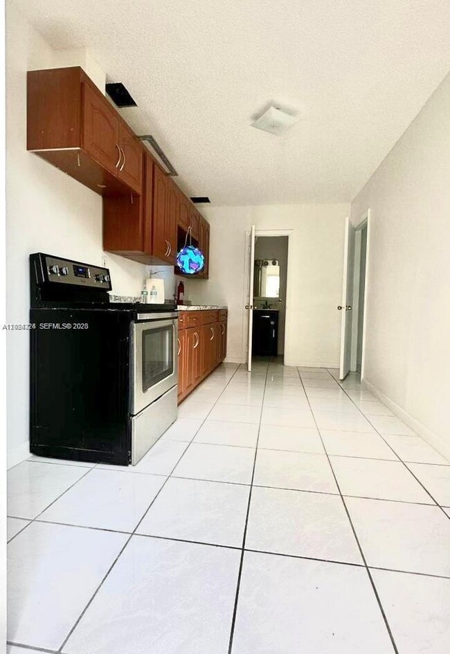 Photo - 233 NE 199th Terrace Unidad 0