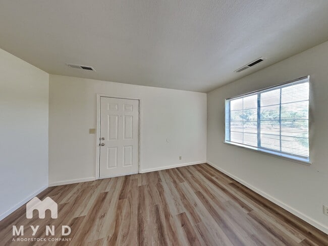 Photo - 540 Monroe St