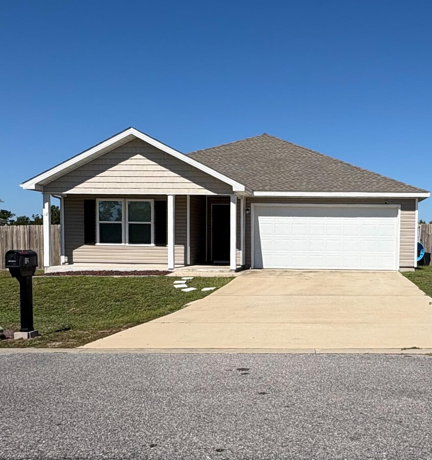 Photo - 12 Lockwood Way W