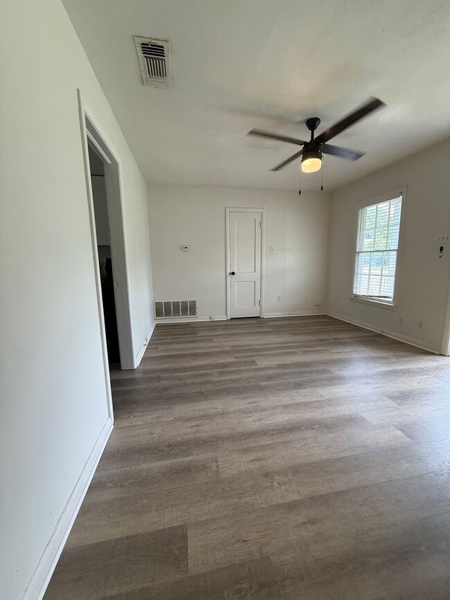 Photo - 2/1 COMING SOON -NEWLY RENOVATED