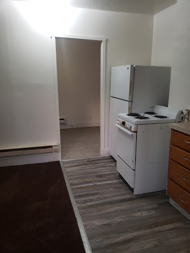 Building Photo - 393 S Eastern Ave Unit 3 Rental