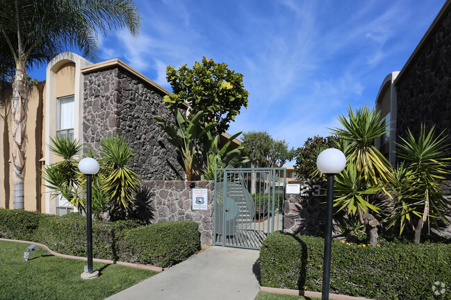 Building Photo - Palm Towers Apartments