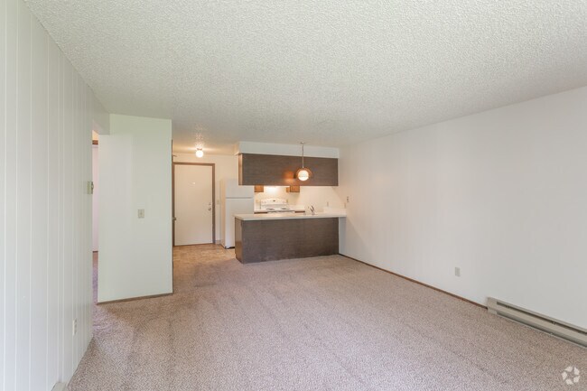 2BR, 1BA - 714 SF