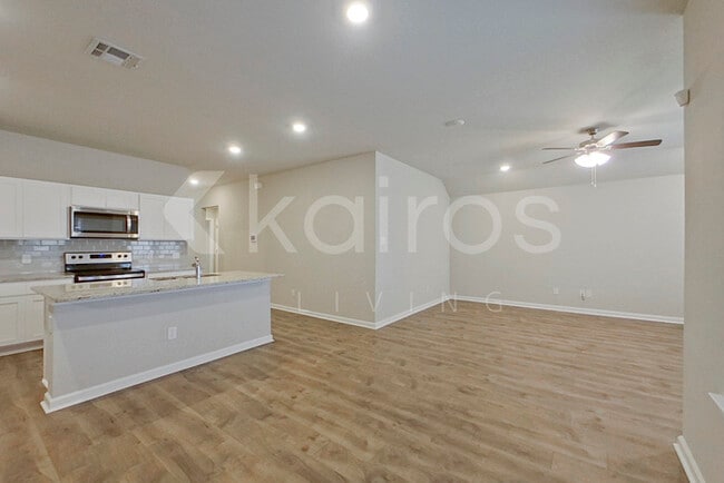 Photo - 208 Yardley Ct