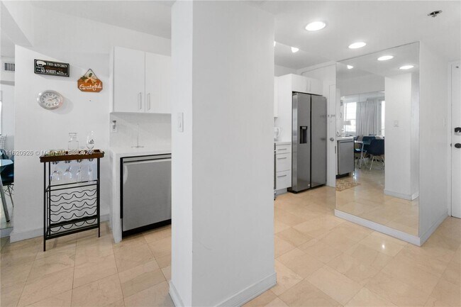 Photo - 100 Lincoln Rd Unit 820