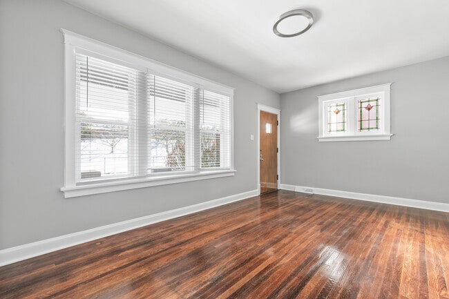 Photo - 2049 Alfred Ave